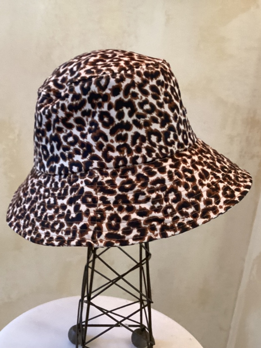 STEVE MADDEN ANIMAL PRINT BARREL HAT SIZE OS
